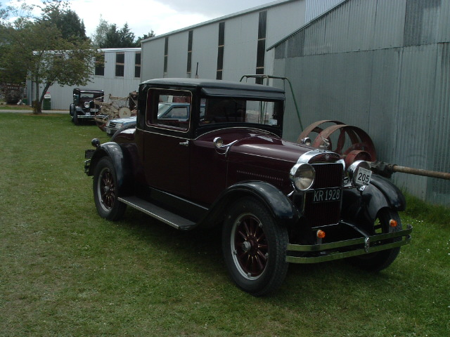 1928 Essex Coupe - Owners: Phil & Coral Kidd